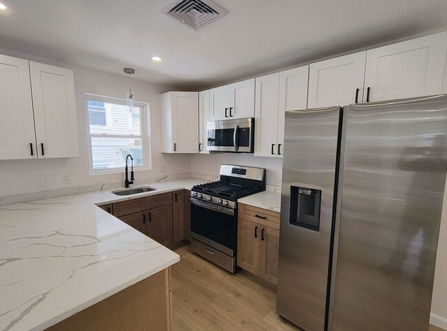 Building Photo - ****Providence/Northside – Brand-New Const...
