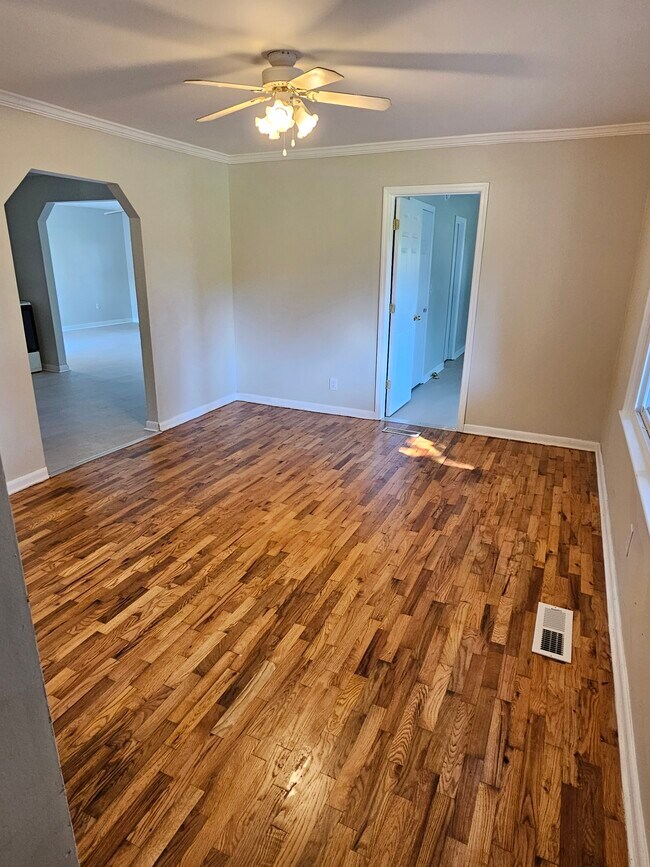 Foto del edificio - 495 Lakeshore Ln