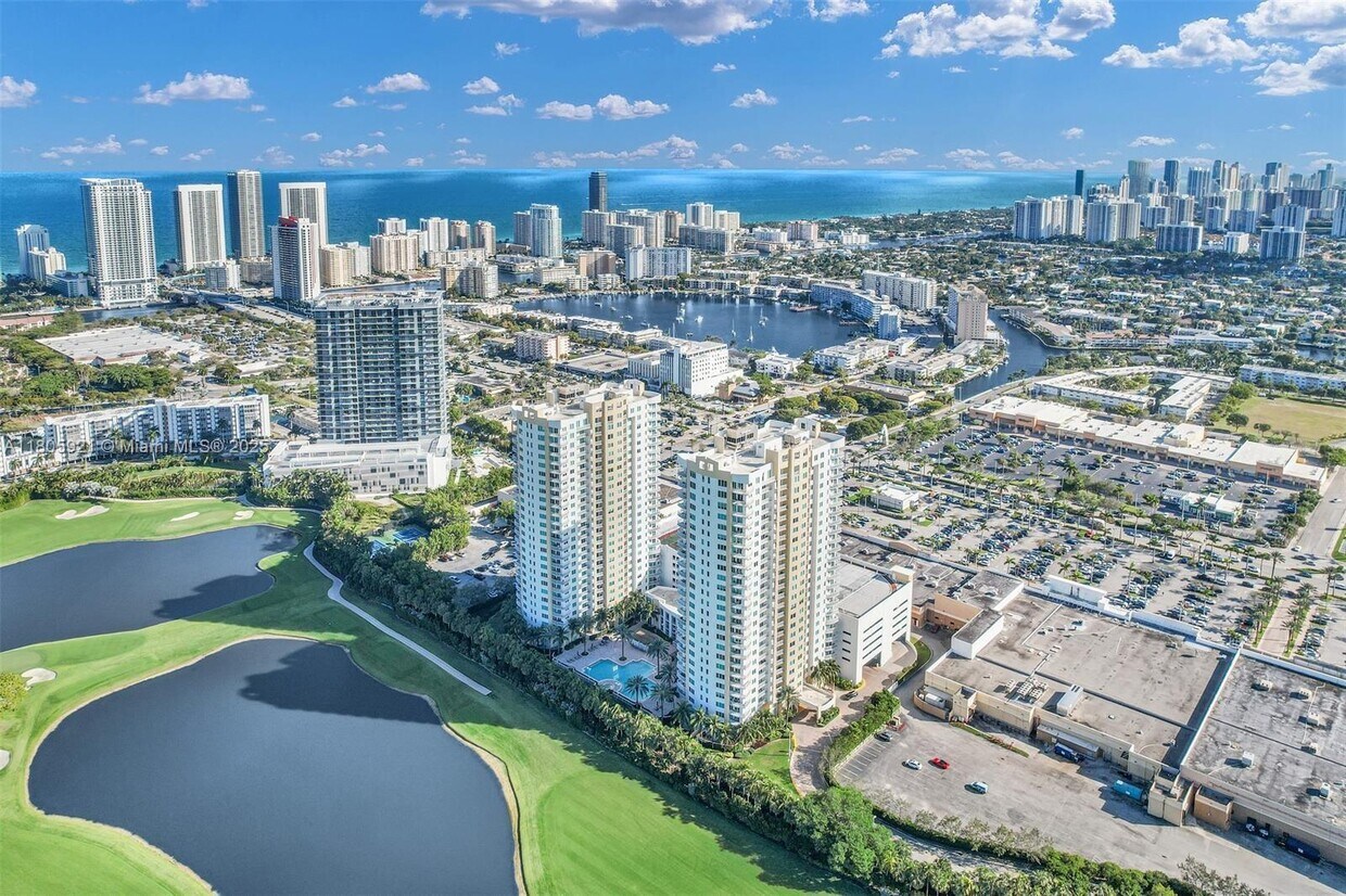 Foto principal - 1745 E Hallandale Beach Blvd