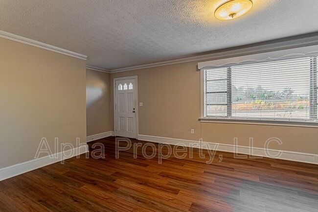 Foto del edificio - 496 Langley Rd