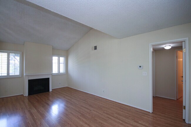 Foto del edificio - 542 N Orange Grove Blvd