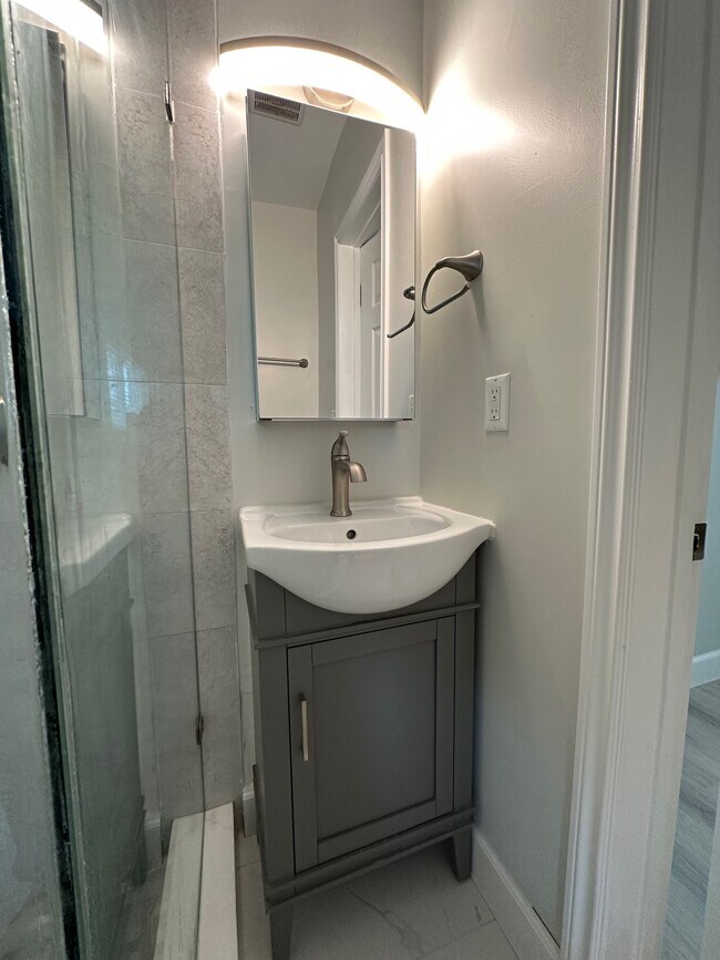 Unit 1 - 260 Linda Rosa Ave