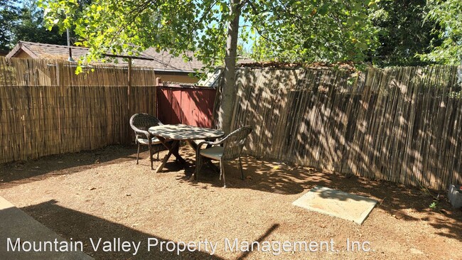 Foto del edificio - 1 br, 1 bath House - 13154 Ridge Rd