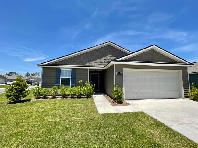 Building Photo - 3 Bedroom 2 FULL bath home available Now!