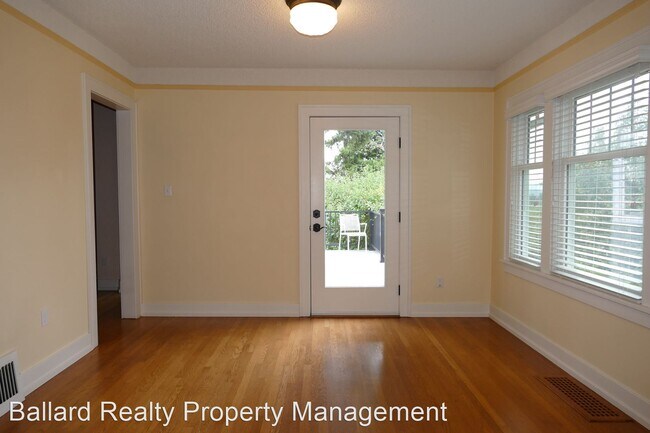 Foto del edificio - 2 br, 1 bath House - 5746 35th Ave NE