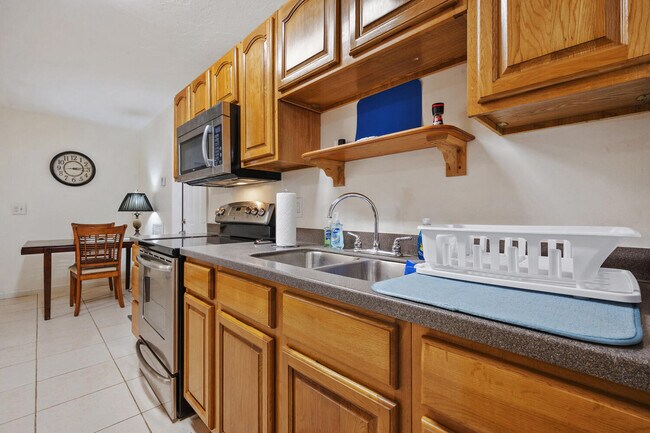 Foto del edificio - 1718 Ridge Rd