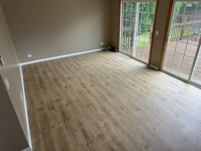 Building Photo - 2404 Kenmore Ct