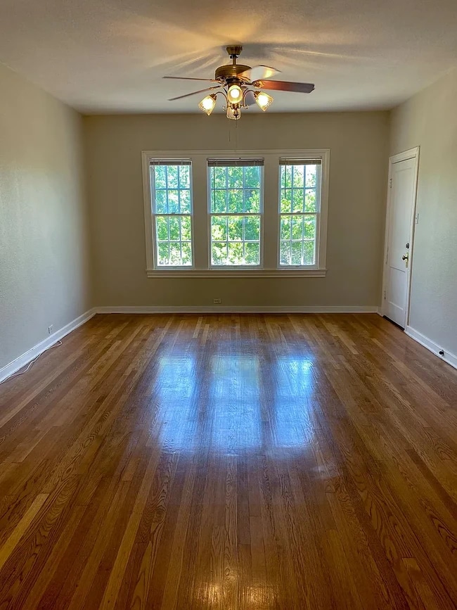 Living room and front door - 2053 W Gramercy Pl