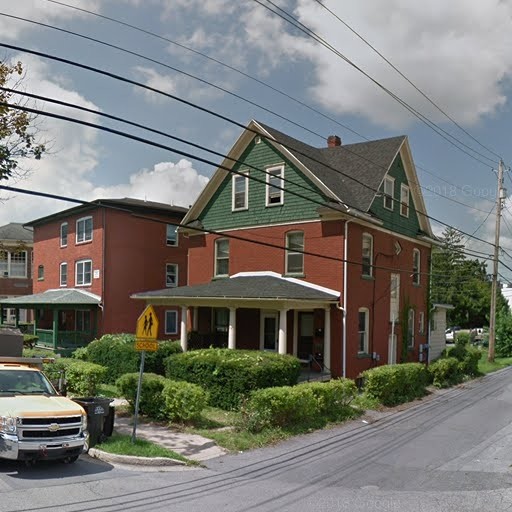 Foto principal - 123 W Nittany Ave