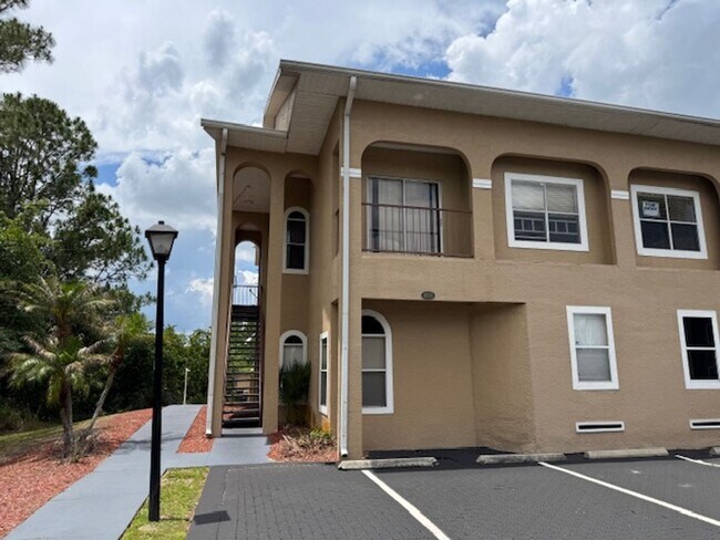Foto del edificio - 8836 Coral Palms Ct