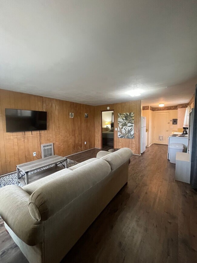 Building Photo - Fully Furnished 1-Bedroom Duplex