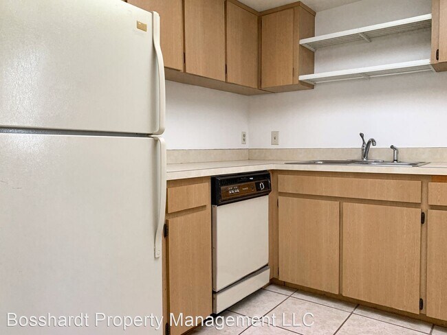 Building Photo - 3 br, 2 bath House - 450 Fairways Cir A103