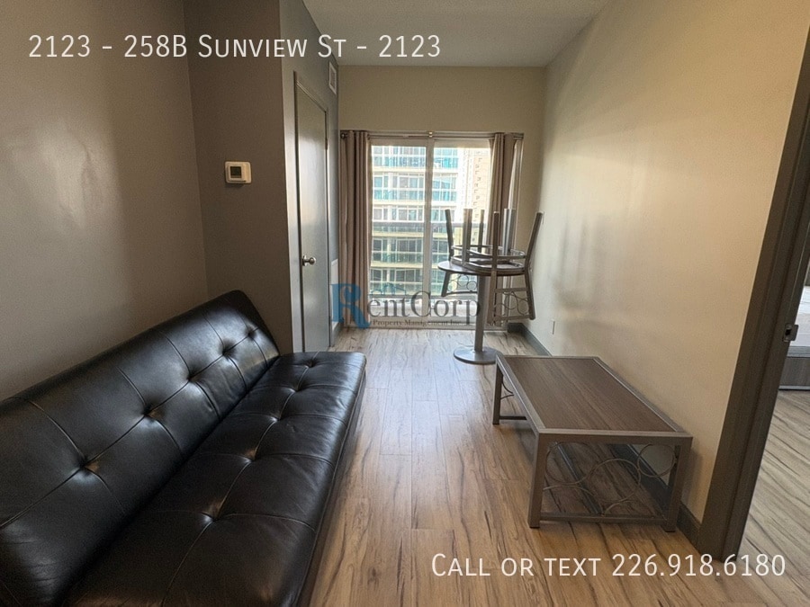 Primary Photo - 258B-258B Sunview St