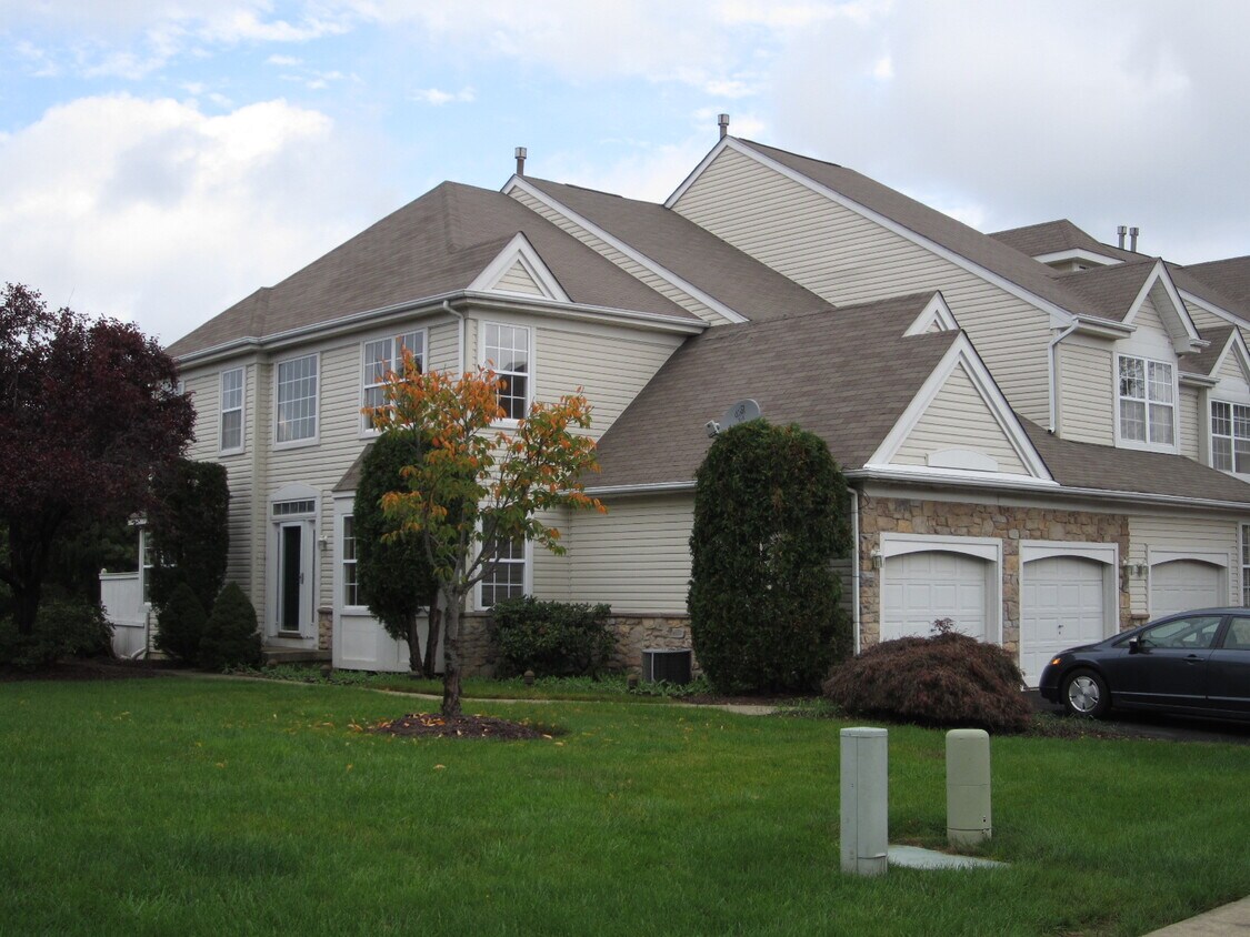 Primary Photo - 1660 Rockcress Dr