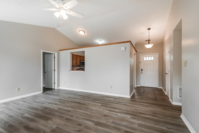 Foto del edificio - 6036 Miller Woods Ln