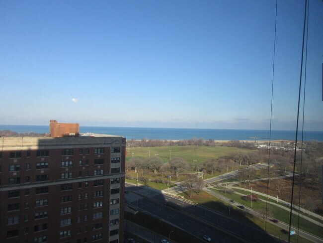 Foto del edificio - 4250 N Marine Dr