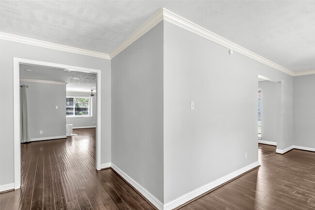 Foto del edificio - 211 W North Hill Dr