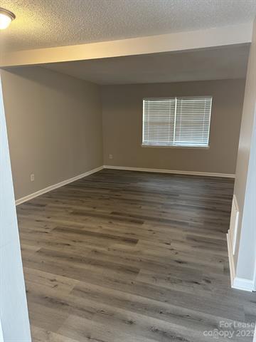 Foto del edificio - 8841 Hunter Ridge Dr