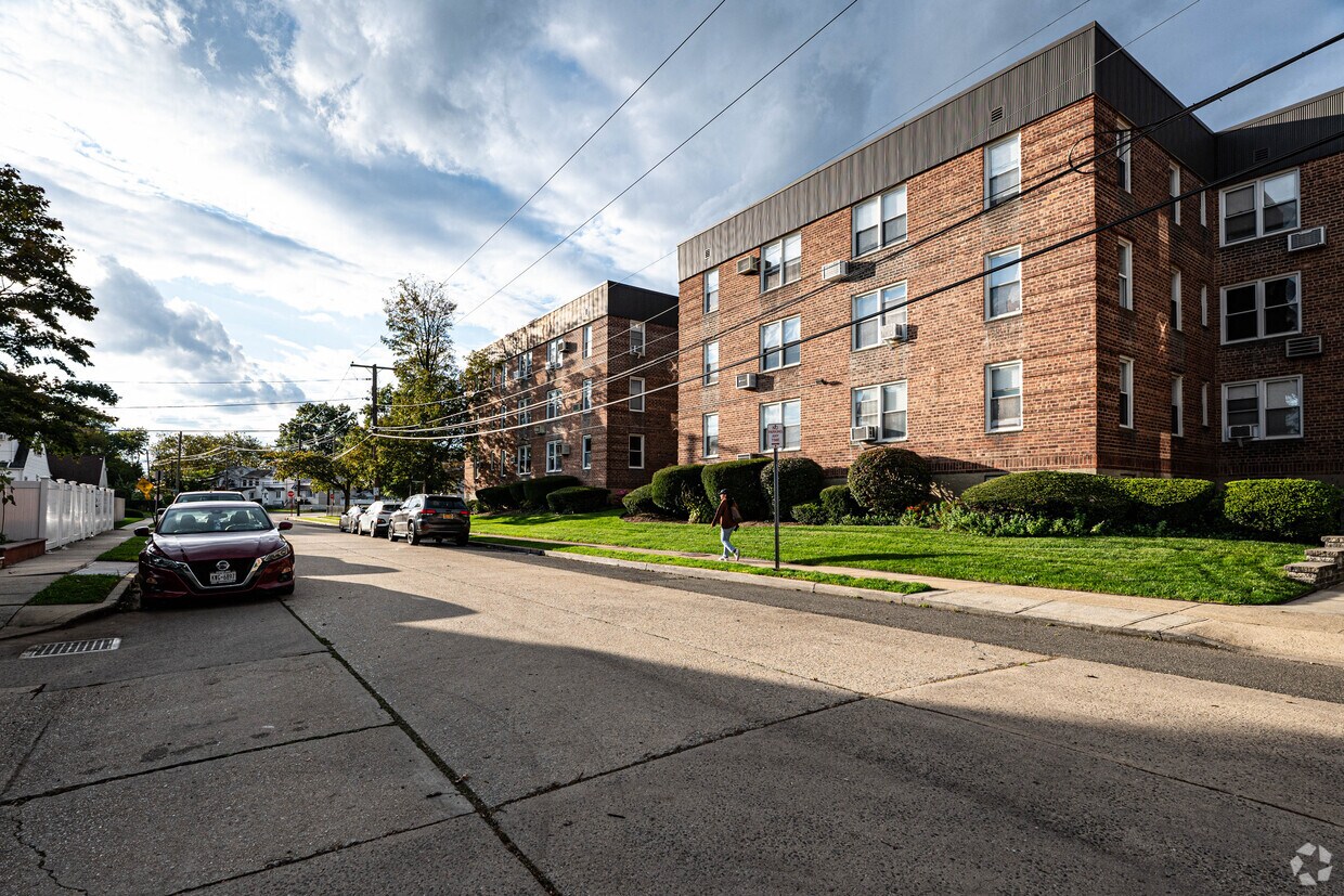 Primary Photo - 510-530 Dubois Ave