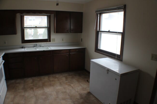 Building Photo - 2651 Western Ave