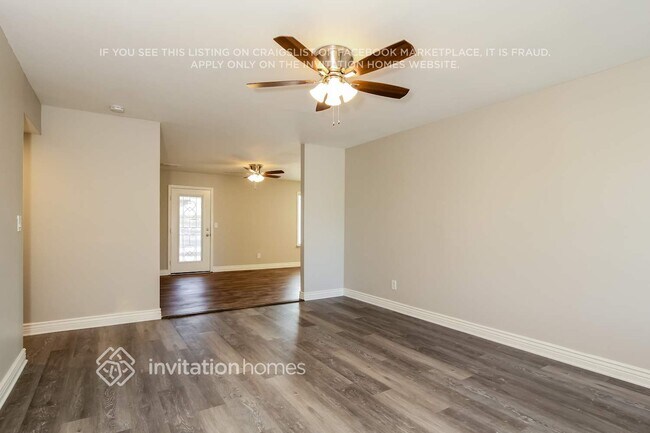 Foto del edificio - 6445 W Carol Ave