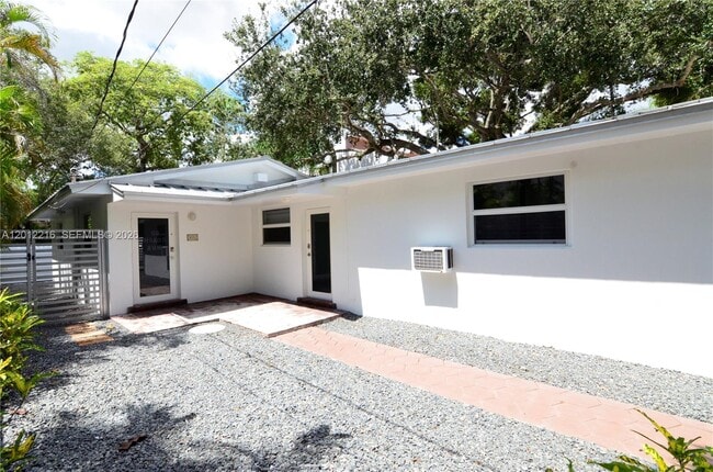 Foto del edificio - 3050 Virginia St