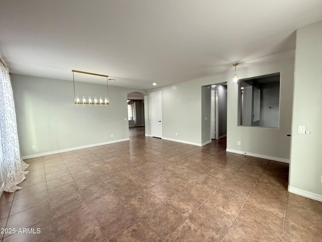 Foto del edificio - 2472 E Mead Dr