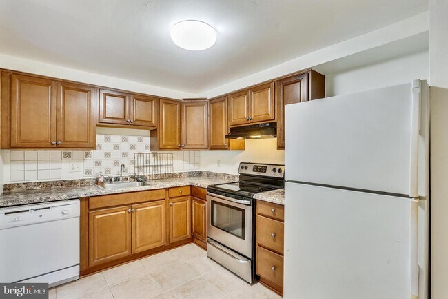 Building Photo - 8422 Towne Crest Ct