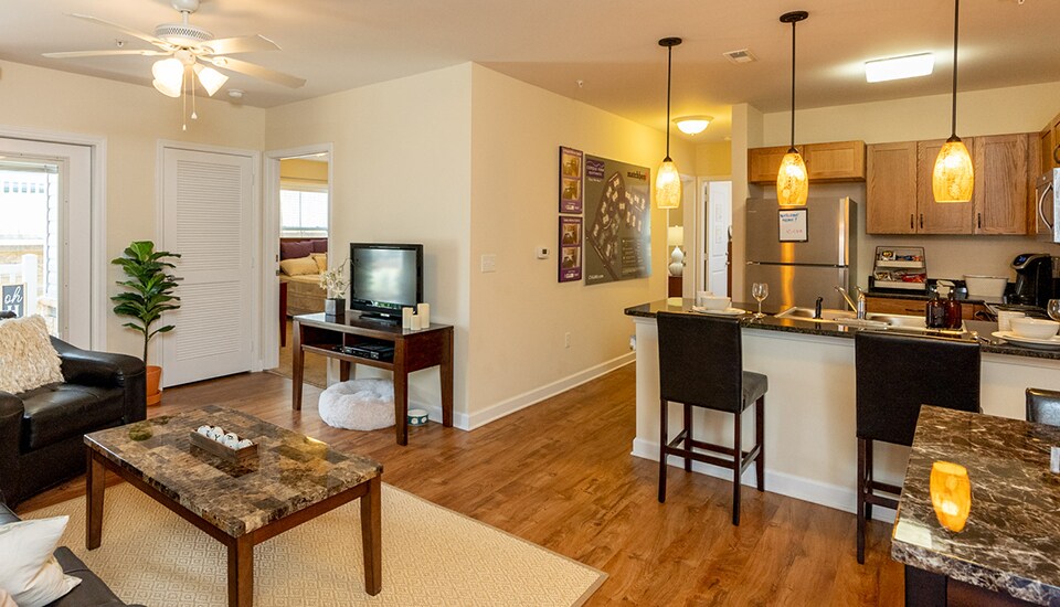 Foto principal - 2402 Clubhouse Ct