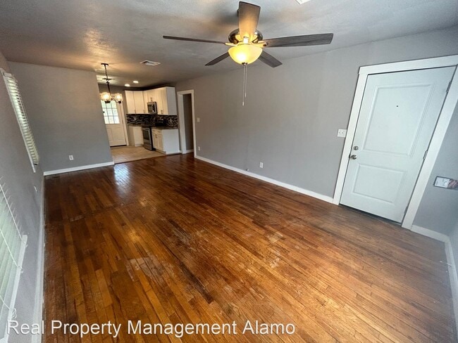 Building Photo - 3 br, 1 bath House - 1907 Burnet Street
