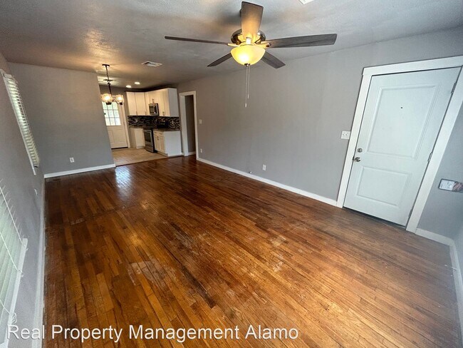 Foto del edificio - 3 br, 1 bath House - 1907 Burnet Street