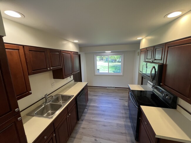 Building Photo - 7080 Millikin Rd