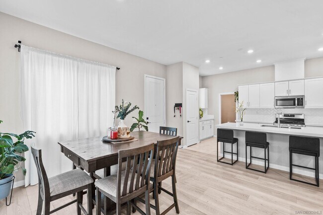 Building Photo - 2098 Bluestone Cir