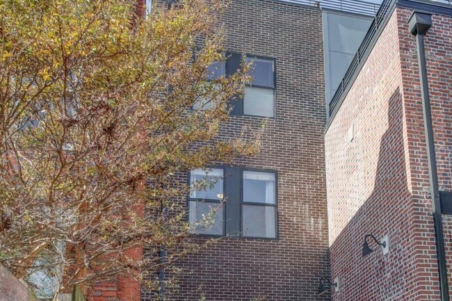 Building Photo - 3542 Warder St NW
