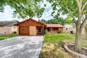 Building Photo - 13634 Greenridge Dr