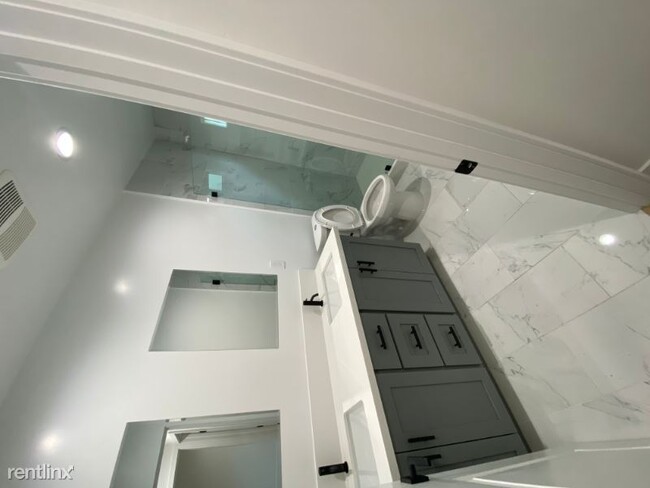 Foto del edificio - 3 br, 2 bath Apartment - 107 E Indigo St
