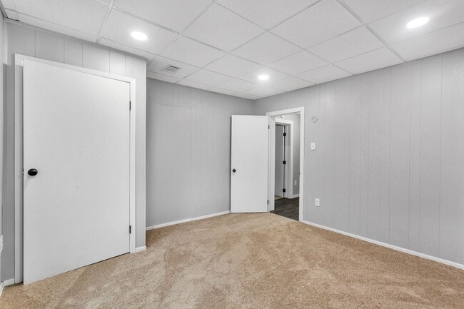 Building Photo - 4 Bed 2 Bath - Newly updated Shadyside home