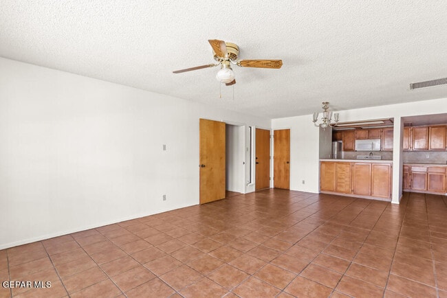 Foto del edificio - 7465 Stoney Hill Dr
