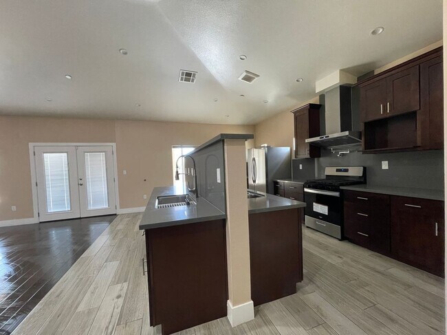 Foto del edificio - 17515 Live Oak St