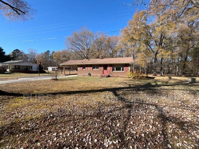 Foto del edificio - 678 Hillsborough Rd