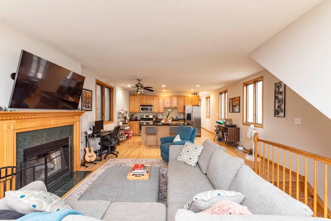 Building Photo - 1401 N Artesian Ave