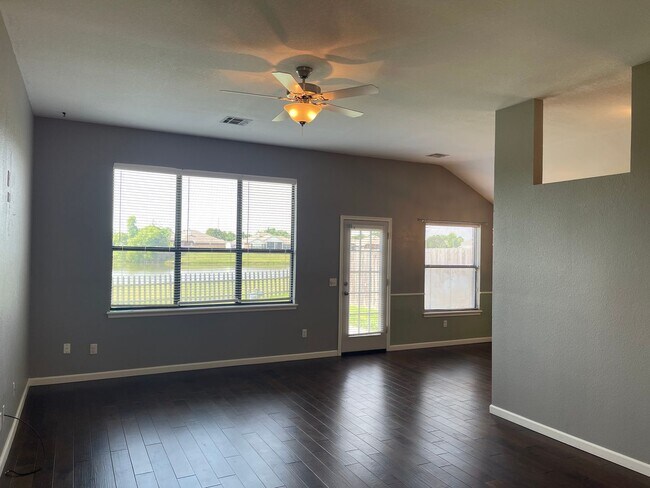 Building Photo - Water front 3 bedroom, 2 bath with a 2 car...