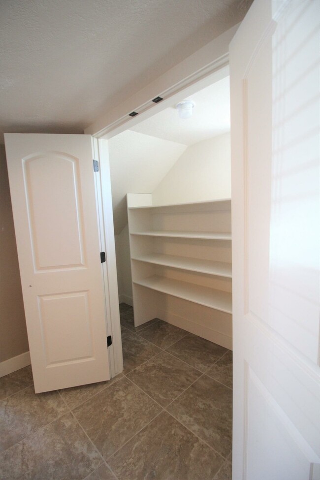 Building Photo - 561 W 1420 N