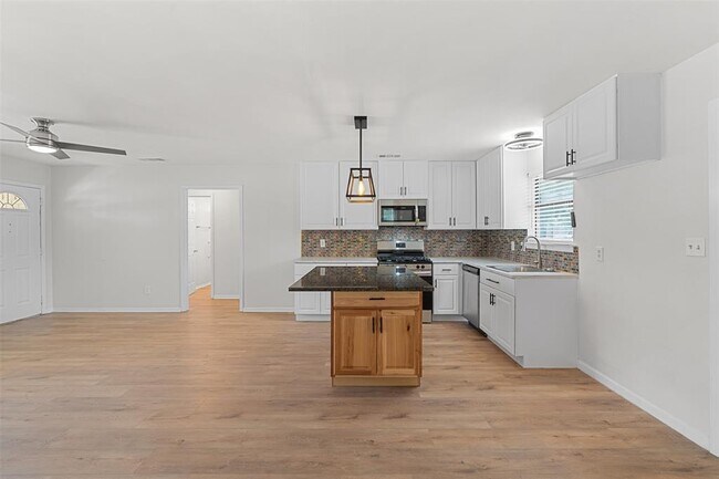 Foto del edificio - 806 W 8th St