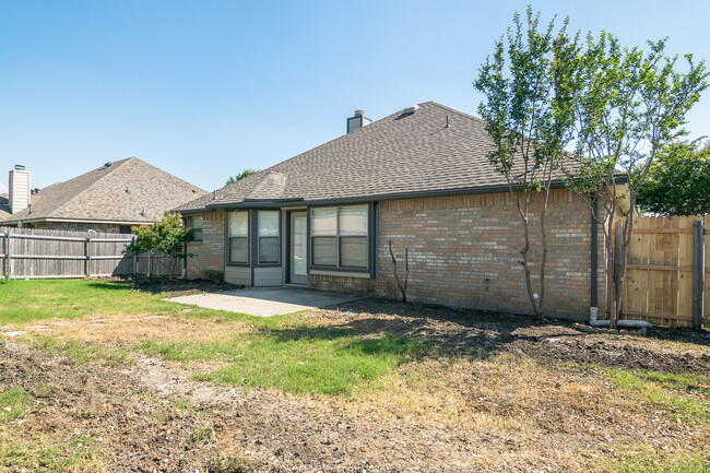 Back of House - 956 Carlin Ln