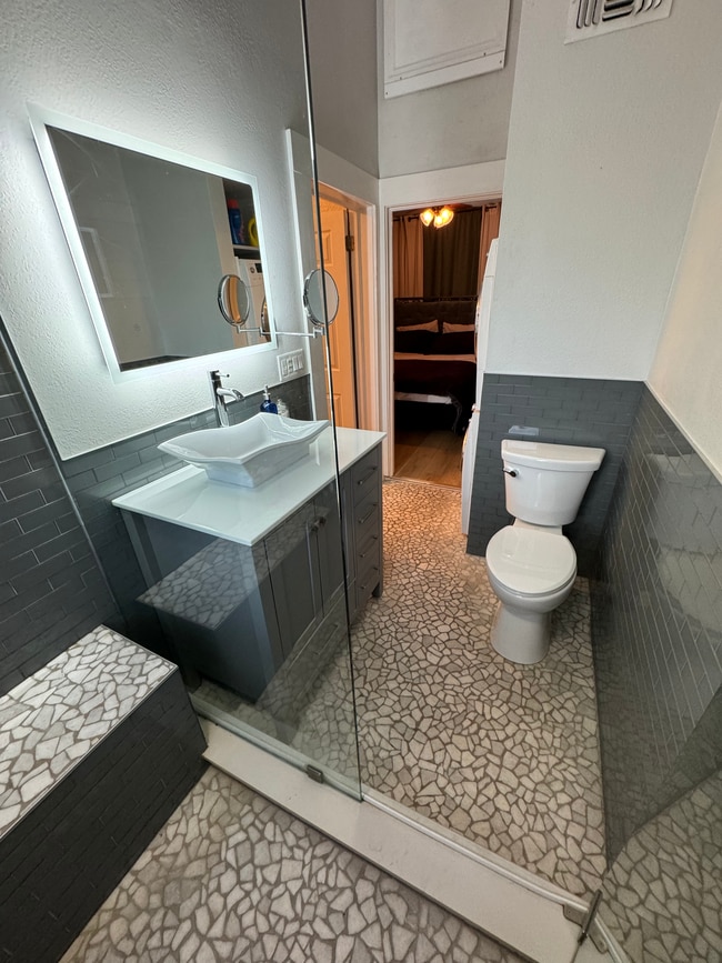 Building Photo - 3045 Melton St N