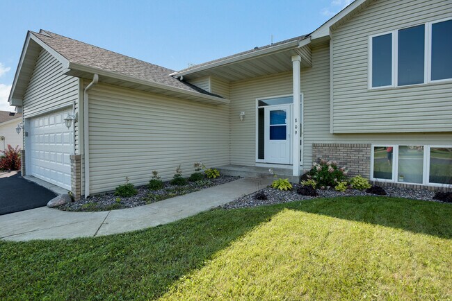 Building Photo - 809 Quail Pkwy