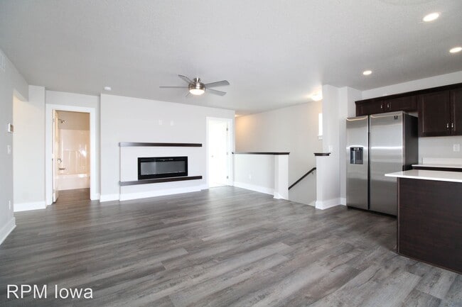 Building Photo - 4 br, 3 bath House - 4026 NE 5th Street