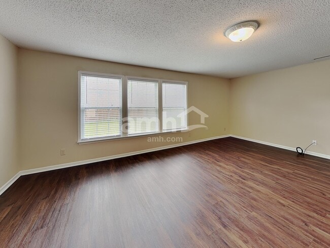Building Photo - 2957 Seasons Dr