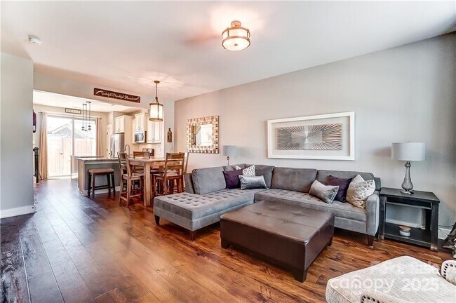 Foto del edificio - 2711 Tranquil Oak Pl